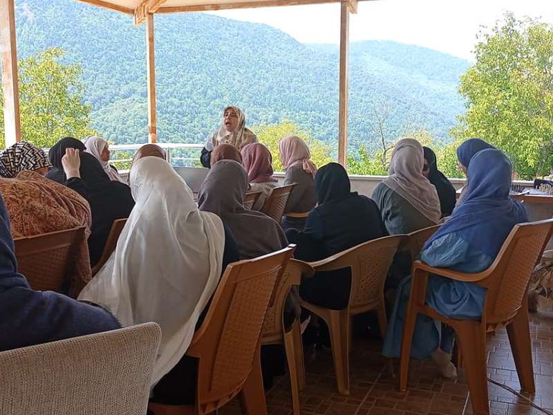 جانب من نشاطات مخيم مركز القرآن والذي أقيم في تركيا  _kartepe _  للطالبات الاجنبيات من (كوسفا -روسيا-بريطانيا)